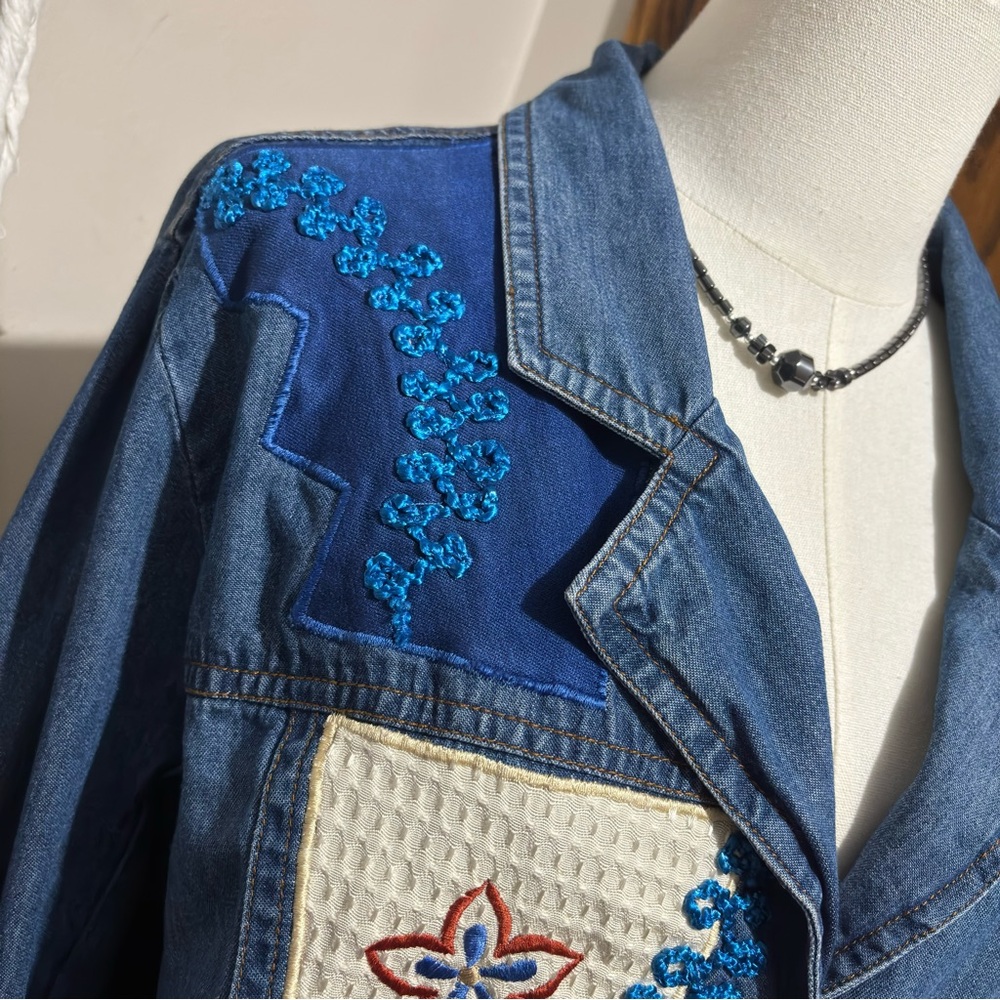 Allure Vintage Long Sleeve Button up Embroidered Denim Shirt Size Large - Picture 4 of 15